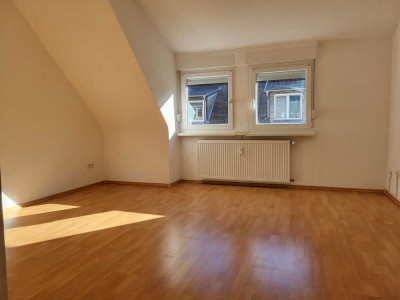 Stilvolle 3-Zimmer-Wohnung mitten in Hanau nähe Forum. Ideal auch als Büro nutzbar