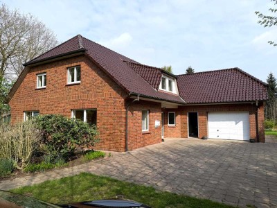 Großzügige Wohnung mit ländlichem Charme und Garage