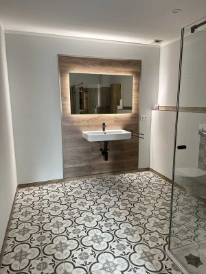 Sanierte Erdgeschosswohnung mit drei Zimmern sowie privaten Innenhof und EBK in Mönchengladbach