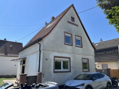 Freistehendes Einfamilienhaus, renovierungsbedürftig