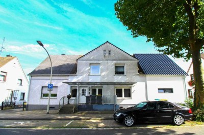 Ein- bis Zweifamilienhaus mit Gestaltungspotenzial - Reihenmittelhaus mit Garten und Garage