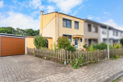 Stuhr-Moordeich: Schönes Reihenendhaus in ruhiger Wohnlage mit Garage