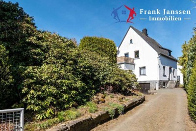 Freistehendes Einfamilienhaus in Daun - ebenerdiges Wohnen möglich - toller Garten - Garage