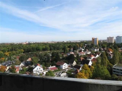 Penthouse Feeling im 14. OG ! Traumhafter Ausblick -  2,5 (3)  Zi. Wohnung mit Balkon