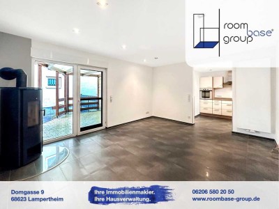 Moderne Erdgeschosswohnung mit EBK, zwei Bädern und Terrasse