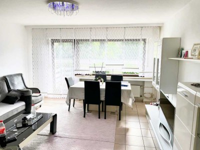 Helle 3,5 Zimmerwohnung mit sonnigem Balkon, Einbauküche und Garage