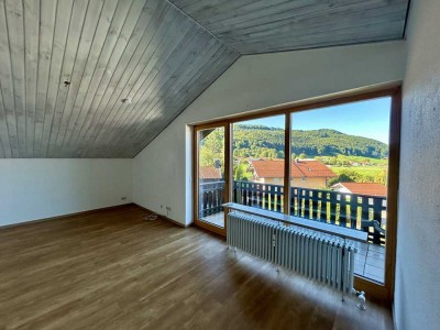 Gemütliche Dachgeschosswohnung mit Balkon in Bergen – perfekt für Singles oder Paare!