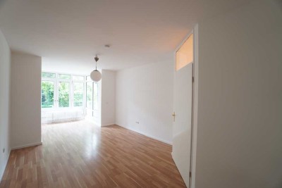 Schöne Wohnung mit eigener Terrasse * EBK * Wohnküche * modernes Bad * Erdgeschoss * barrierefrei