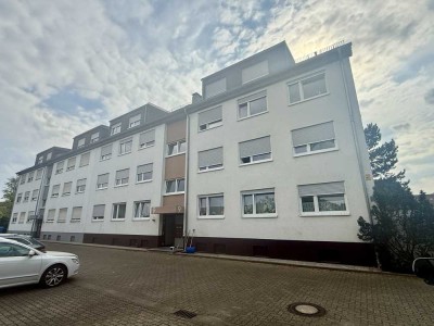Charmante 3-Zimmer-Dachgeschosswohnung mit Südwest-Terrasse
