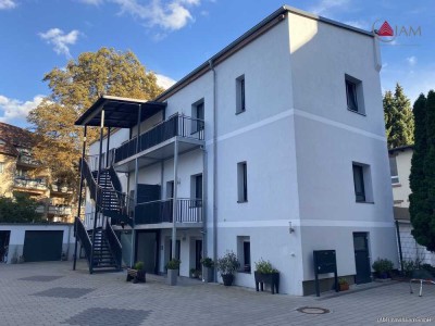 Exklusive Loft-Dachgeschosswohnung mit Balkon, Einbauküche und zwei Bädern in zentraler Hanauer Lage