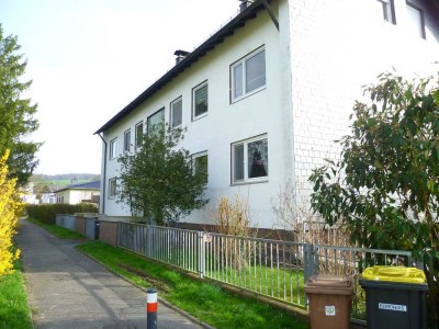 Schöne und gepflegte 3-Zimmer-Wohnung mit Garage + Balkon + Einbauküche + Badmöbel in Hohenstein