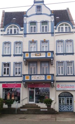 großzügige Altbauwohnung mit Balkon