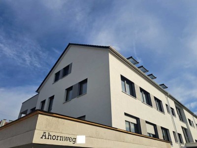 Neuwertige 2,5-Zimmerwohnung mit Balkon & Stellplatz