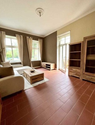 Wunderschöne möblierte 2 Zimmer Altbauwohnung mit Balkon und EBK in Berlin WG geeignet