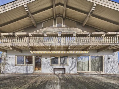 Großzügiges Landhaus-Anwesen in ruhiger naturnaher Lage, 5 Min. zu Fuß an den Chiemsee