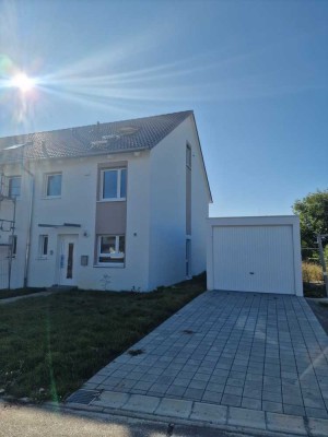 Familienfreundliches RHH 3 ZKB – Dachstudio, Terrasse & barrierefrei