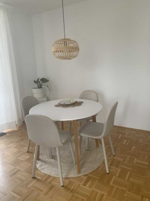 Charmante, möblierte Altbauwohnung mit Balkon in zentraler Lage in Freising