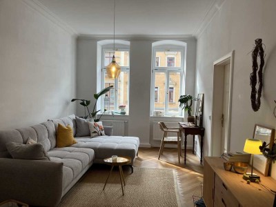 Altbauwohnung zum Wohlfühlen mit Parkett, Balkon und Einbauküche in der Johannstadt