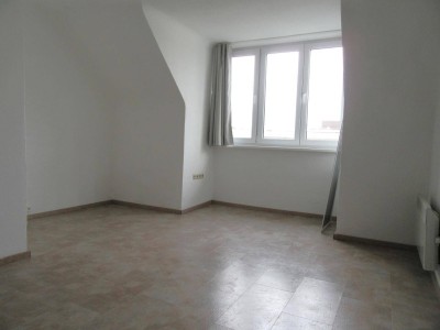 NEU RENOVIERTES 2 ZIMMER DACHGESCHOSSAPARTMENT – NÄHE U6