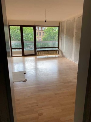 Modernisierte 2-Raum-Wohnung mit Balkon und Einbauküche in Frankenthal