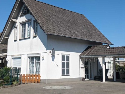 *** Großzügige Dachgeschoss- Eigentumswohnung mit Dachterrasse und Carport !***