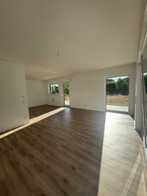 Moderne Doppelhaushälfte (Baujahr 2022) – Effizienzhaus A+ in Dwoberg/Ströhen