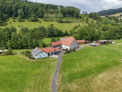 Rhöner Hofstelle mit nachhaltiger Energieversorgung – Wohnen & Wirken im Einklang mit der Natur