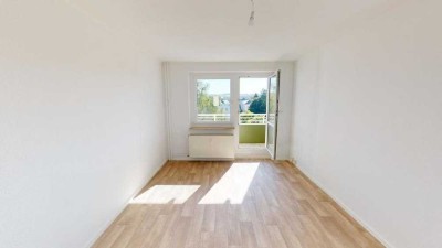 Lichterfüllte 3-Raum-Wohnung mit Balkon
