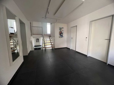 Helle 5,5 Zimmer Wohnung mit Terrasse, Garten, Balkon und 2 TG Stellplätzen