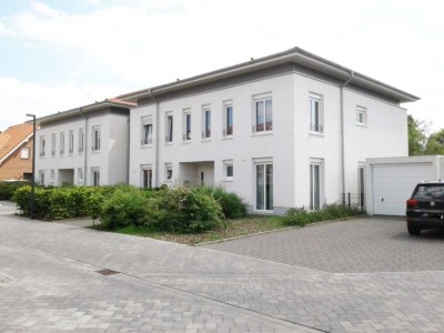 Wohnen wie im Eigenheim / Moderne Wohnung im Reihenhaus in bevorzugter Wohnlage