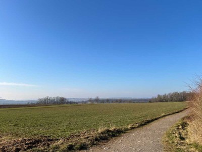 "Herrliches Wohnen in sehr beliebter Randlage" Attraktives EFH mit Doppelgarage und Sonnengarten.