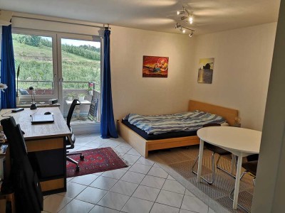 Geschmackvolle Wohnung mit eineinhalb Zimmern sowie Balkon und Einbauküche in Friedrichshafen-Berg