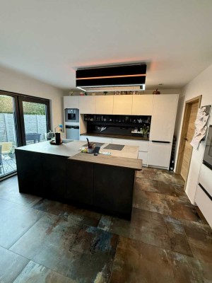 Vielseitige Immobilien: Modernes Neubauhaus und charmantes Altbauhaus mit zusätzlicher Einliegerwohn