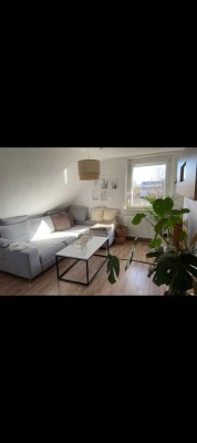 3-Zimmer-Wohnung mit 2 Hobbyräume, großem Balkon & 2 Stellplätzen