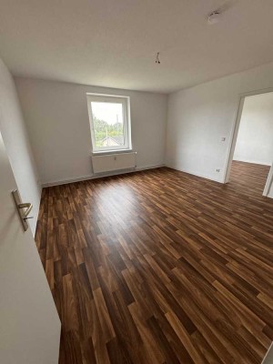 4-Zimmer-Wohnung, Tageslichtbad mit Handtuchheizung, Keller und Stellplatz