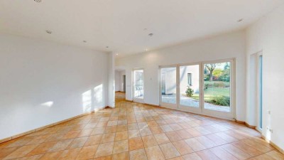 Exklusive 2-Zimmer Gartenwohnung mit 20m Schwimmteich