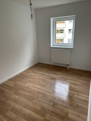 Schöne 3-Zimmer-Wohnung mit gehobener Innenausstattung mit Balkon in Roth