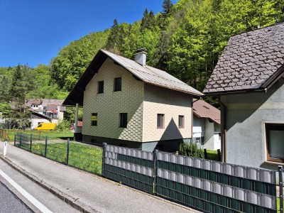 Einfamilienhaus mit großen Garten, renovierungsbedürftig