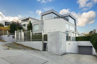 Villa der Superlative in bester Lage in GIEßHÜBL | Traumhafter Panoramablick