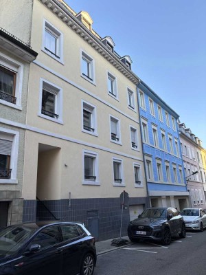Vollständig renovierte 3-Zimmer-Wohnung mit Balkon und Einbauküche in Baden-Baden