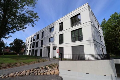 Zeitlos elegant: sonnige 3-Raum-Wohnung ganz oben mit verglaster Loggia, barrierefrei, Energie A+