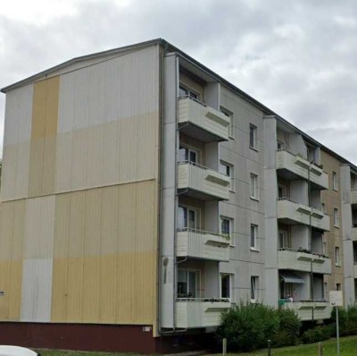 Ansprechende und modernisierte 2-Raum-Wohnung mit geh. Innenausstattung mit Balkon und EBK