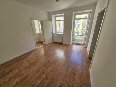Maisonettewohnung mit Terrasse, Gäste- WC, Tageslichtbad mit Badewanne und schönem Laminatboden!