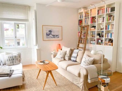 Traumhafte helle vier Zimmer Altbauwohnung mit Jugendstilcharme
