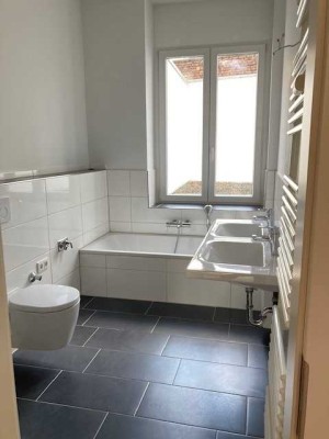 **Großzügige 3-Zimmer-Wohnung mit Terrasse**