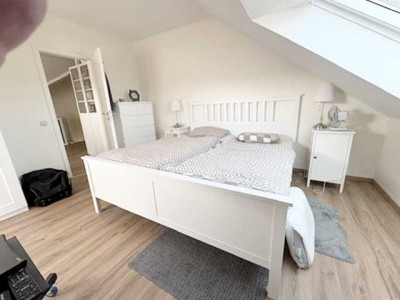 PAAR-/SINGLE-WOHNUNG im TOP-ZUSTAND in RÖSRATH. KÖLN: 16km. Naturnah und ruhig. TG-STELLPLATZ!