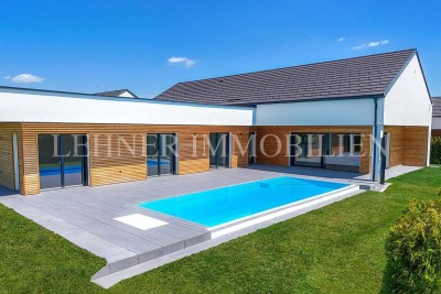 * DOBL * EXKLUSIVER BUNGALOW MIT ÜBERLAUF-INFINITYPOOL - STILVOLLE RUHEOASE IN NATURLAGE, 1779 M² GRUNDSTÜCK *