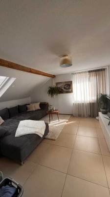 Vollständig renovierte 3,5-Raum-Wohnung mit EBK in Oberderdingen