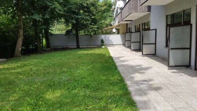 Voll möbliert und inkl. Haushalt!: Top-saniertes, ruhiges Garten-Apartment mit TG in M.- Sendling