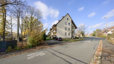 Gepflegte 2-Zimmer-Wohnung mit Balkon, Einbauküche und Blick ins Grüne!